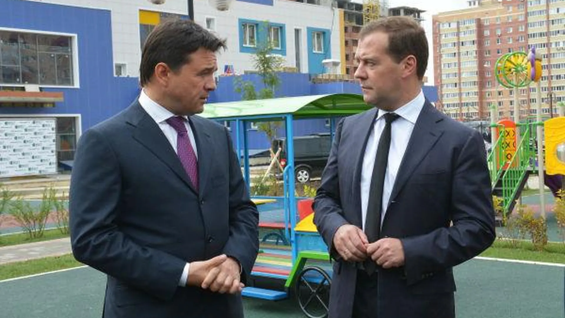 Воробьев обсудил с Медведевым проблемы беженцев с Украины