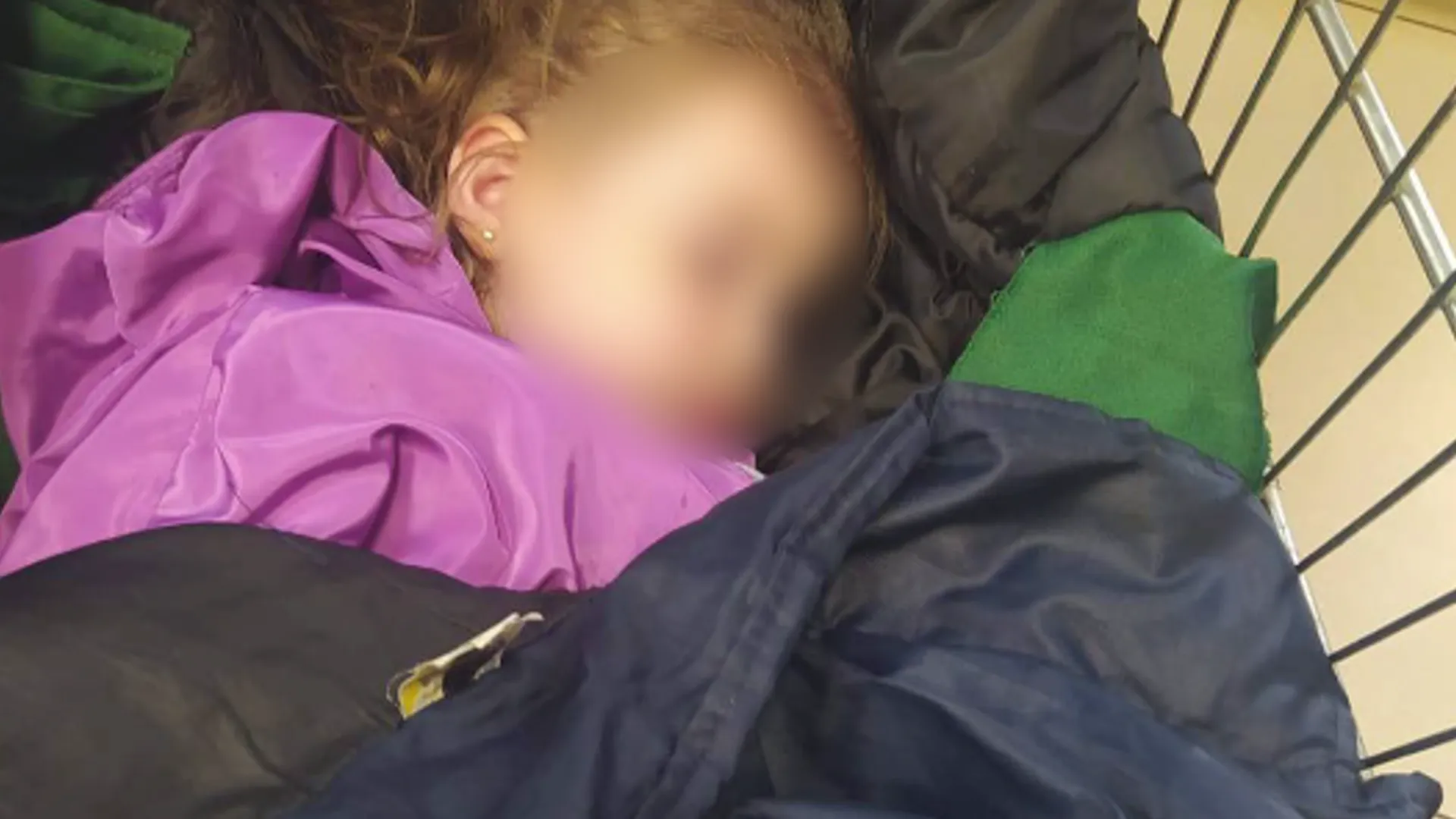 Полицейские нашли женщину, бросившую в Краснодаре трехлетнюю дочь