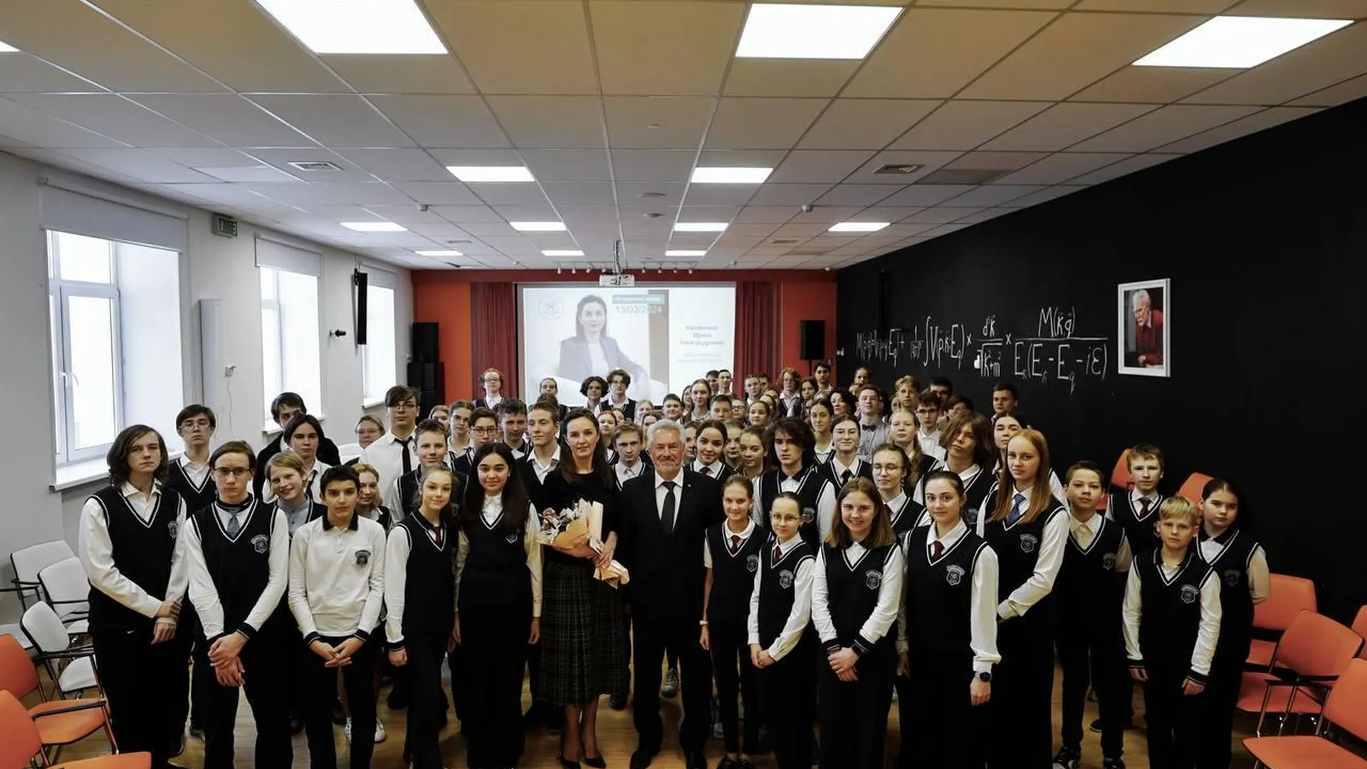 В Дубне вице-губернатор Подмосковья Ирина Каклюгина посетила школу, которую окончила