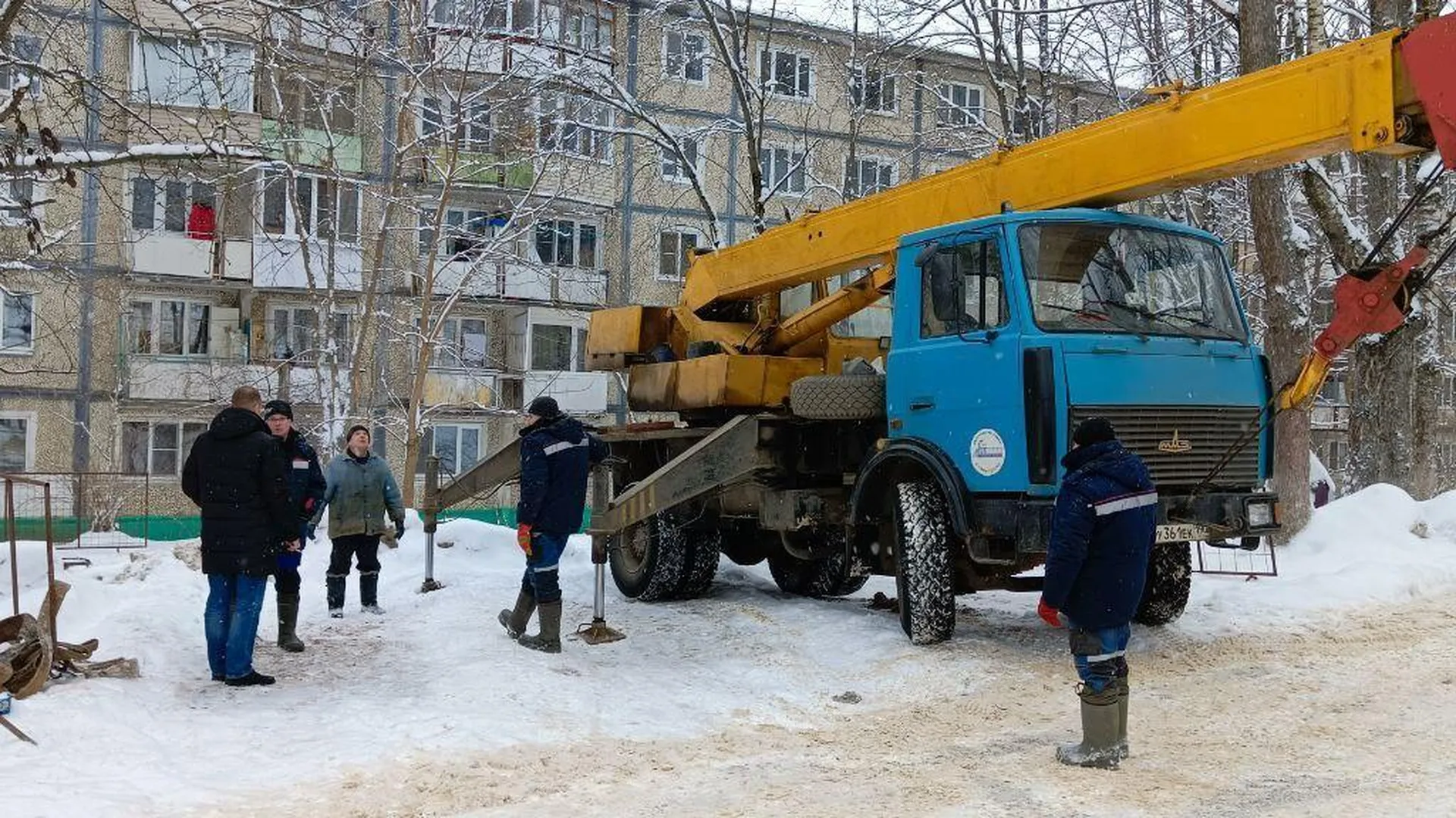 Илья Поночевный: коммунальные службы Дмитрова оперативно устраняют аварию на теплосетях