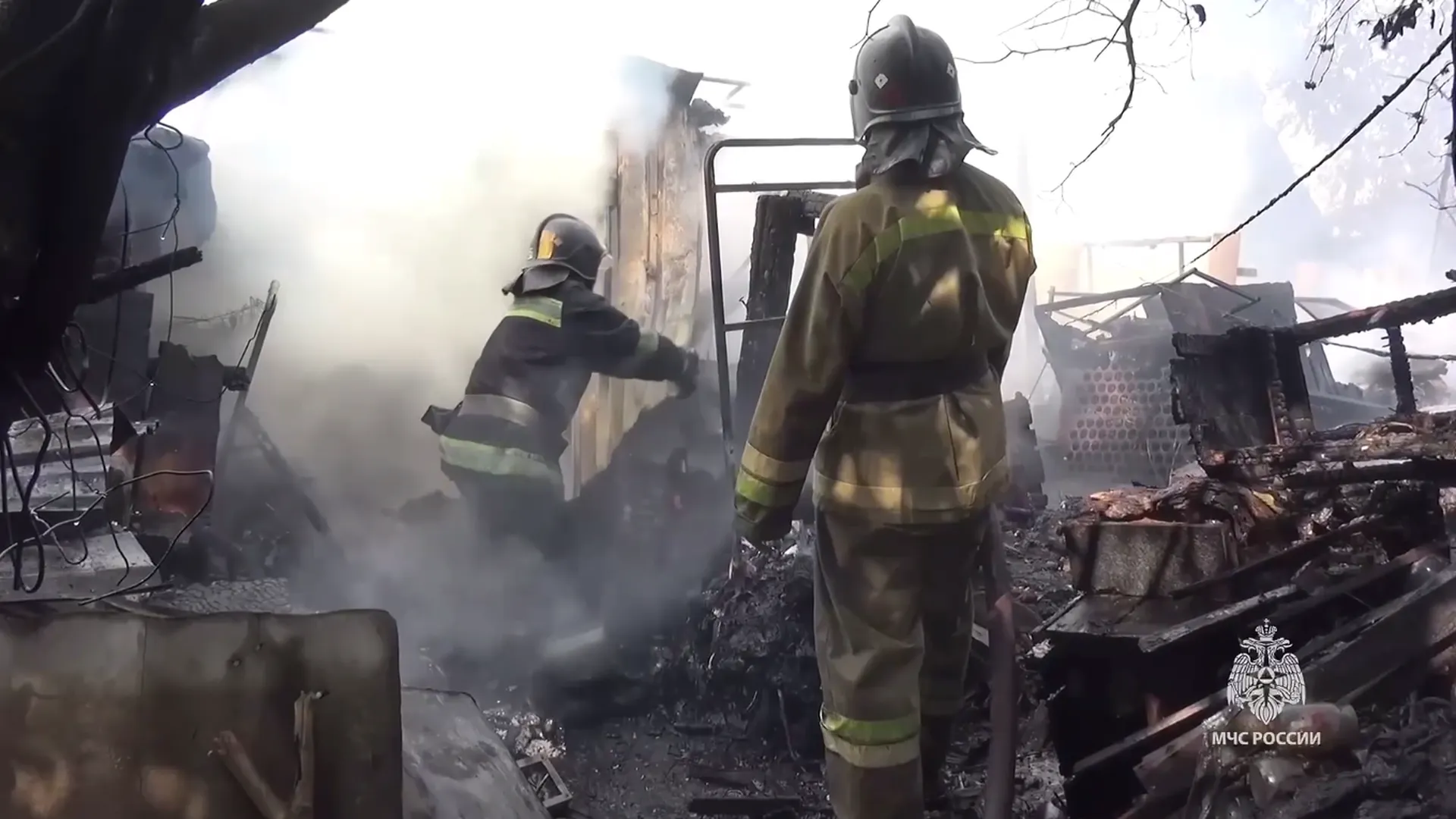 Российские пожарные спасли свыше 7 тысяч человек за первый квартал 2023-го