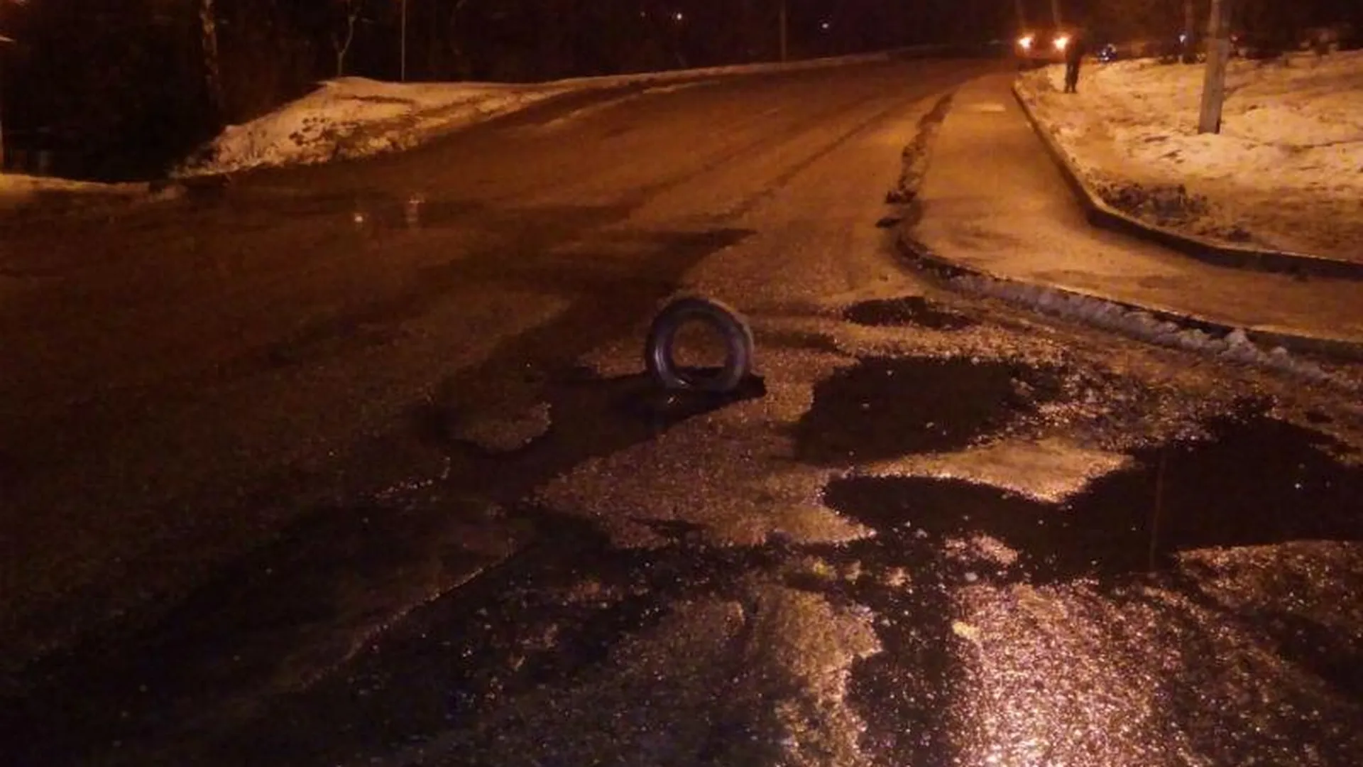 Водители Серпухова теряют колеса из-за ям на дорогах