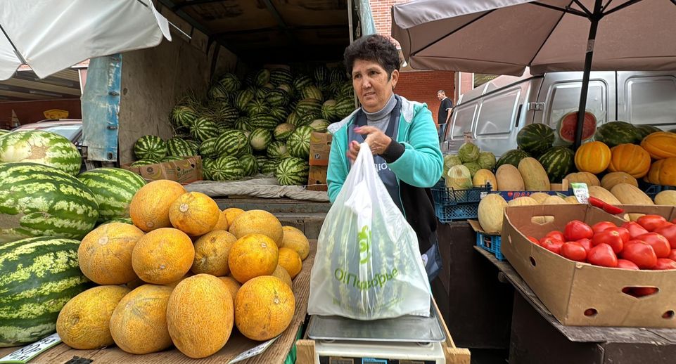 Астраханские фермеры привезли экзотические сорта арбузов в Одинцово