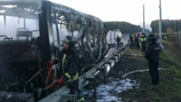 Автобус сгорел в Пушкинском районе, 12 человек пострадали