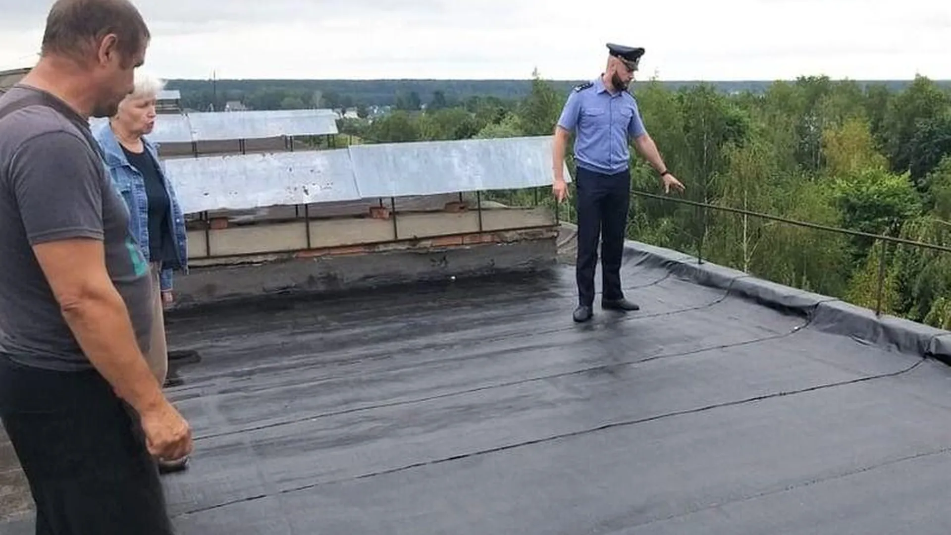 Жительница дома в Лосино-Петровском дождалась ремонта крыши благодаря Госжилинспекции 