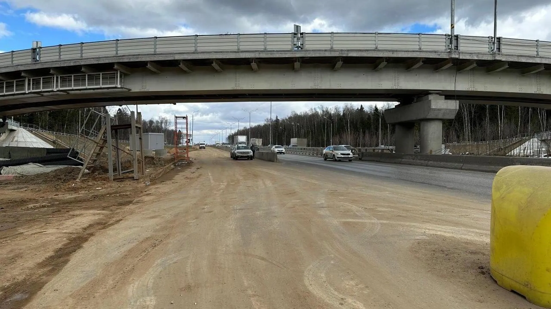 Работы в рамках первого этапа реконструкции участка Киевского шоссе завершатся в третьем квартале года