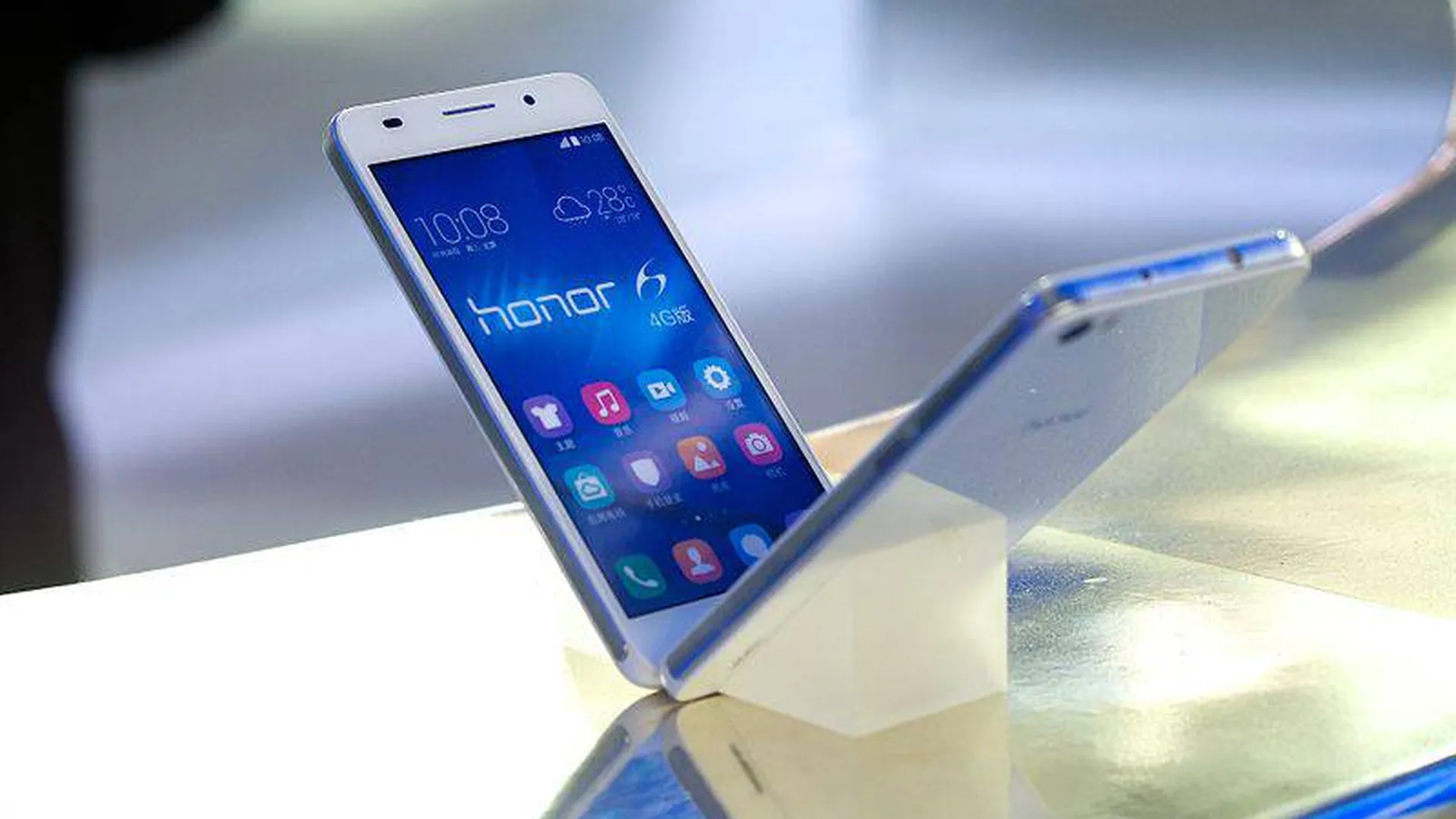 Компания Huawei продаст бренд Honor из-за американских санкций