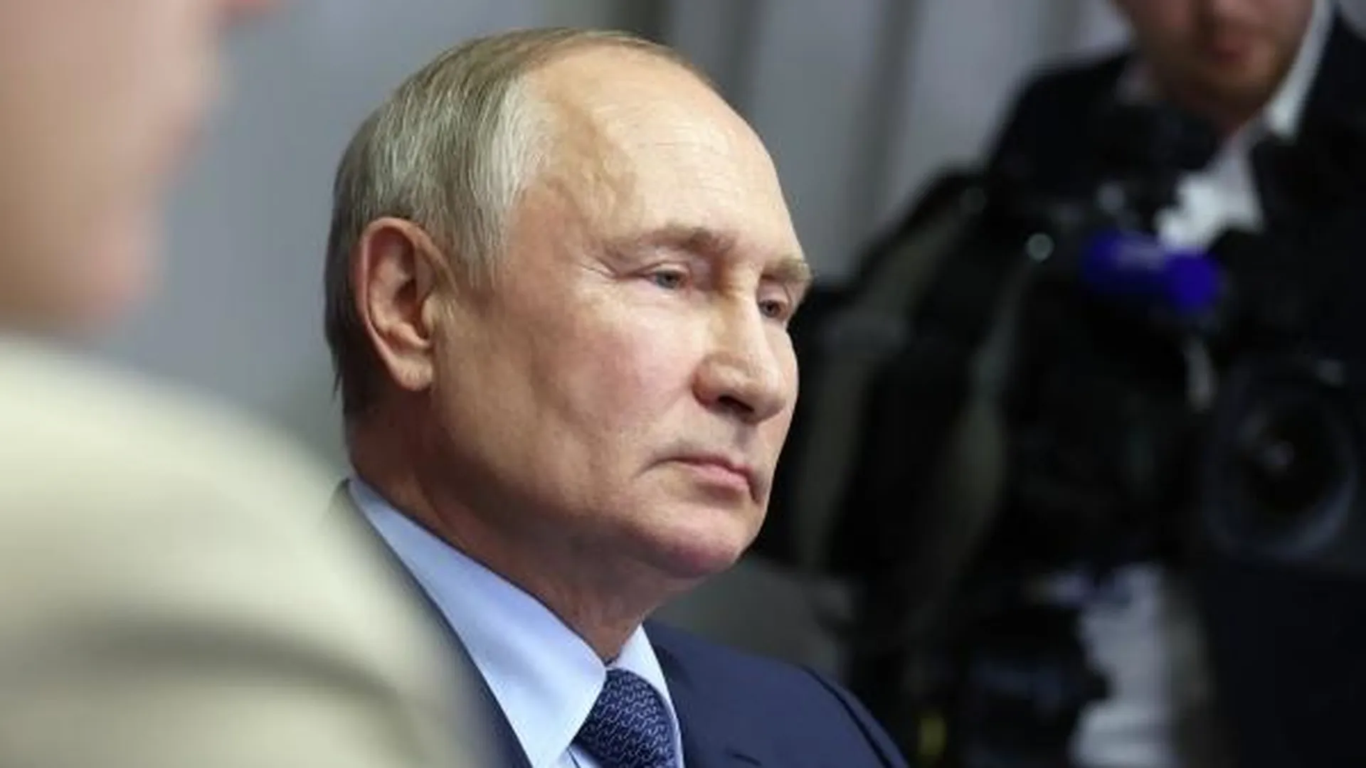 Путин подписал указ о награждении министров из прежнего состава правительства