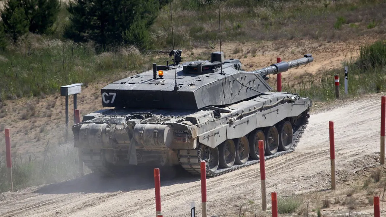 «Обыкновенная куча железа»: выяснилось, почему западные танки опозорились в первом же бою на Украине