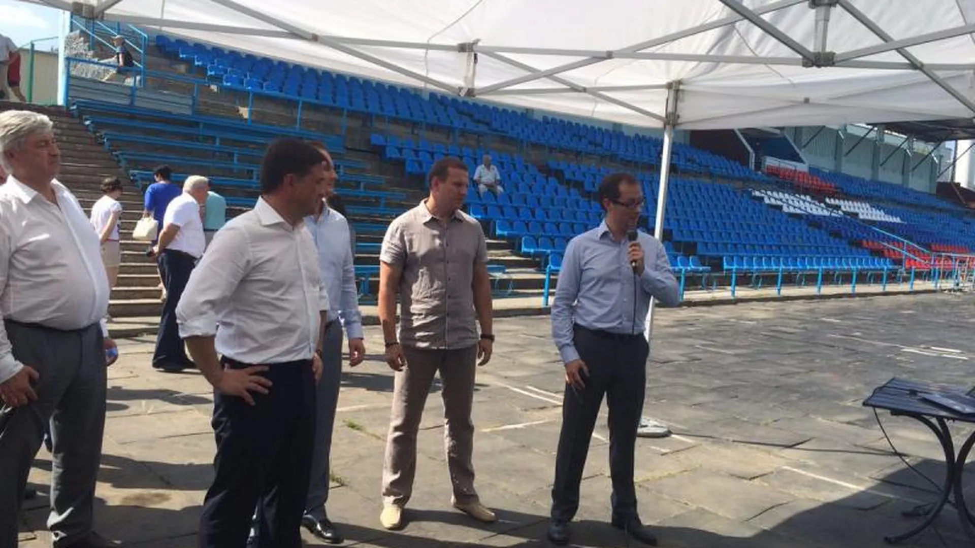 Воробьев осмотрел стадион имени Н.П.Елисеева в Кашире