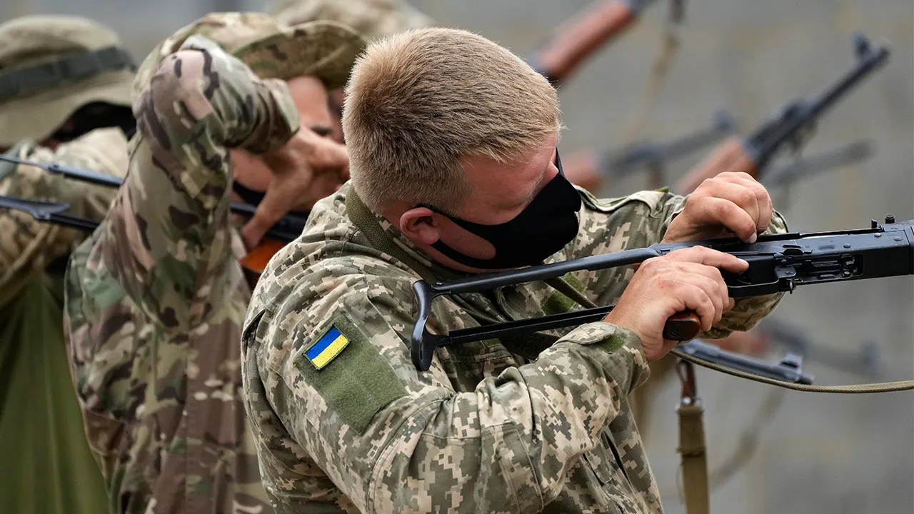 Военный эксперт Леонков заявил, что ВСУ могут устроить ряд военных провокаций на 9 Мая