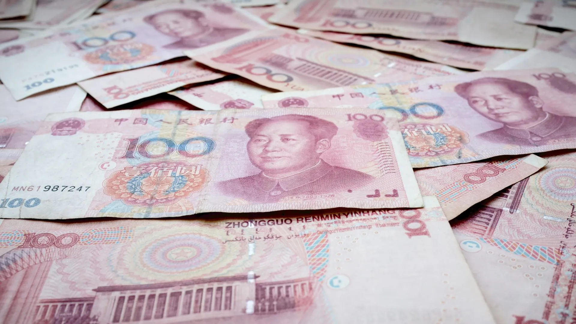 Силуанов: РФ обсуждает с КНР займы в юанях, но решения пока нет