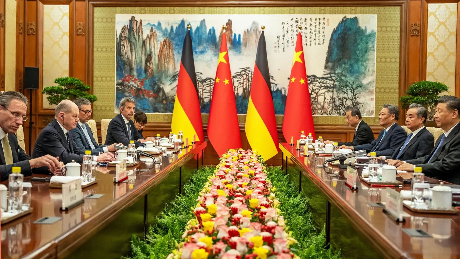 Переговоры канцлера Германии Олафа Шольца и председателя КНР Си Цзиньпина. Фото: Michael Kappeler