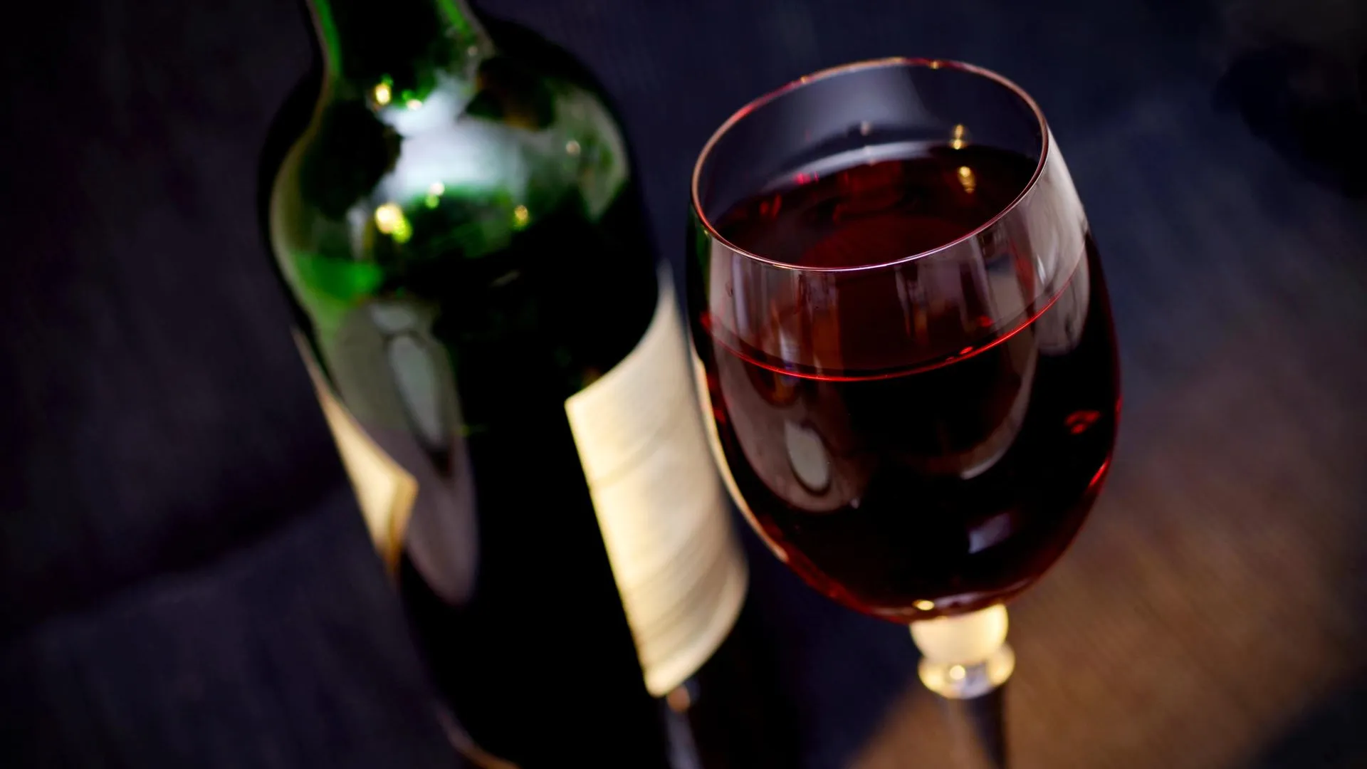 Повышение акцизов станет катастрофой для производителей дешевого вина — эксперт