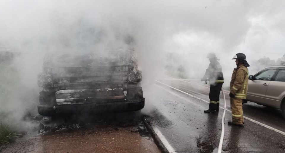 Загоревшийся грузовой автомобиль потушили на трассе в Наро-Фоминске
