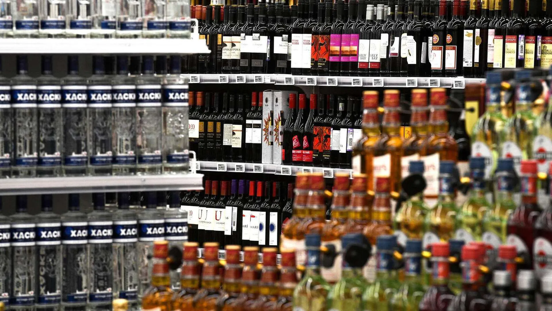 Эксперт назвал возможные риски включения алкоголя в список параллельного импорта