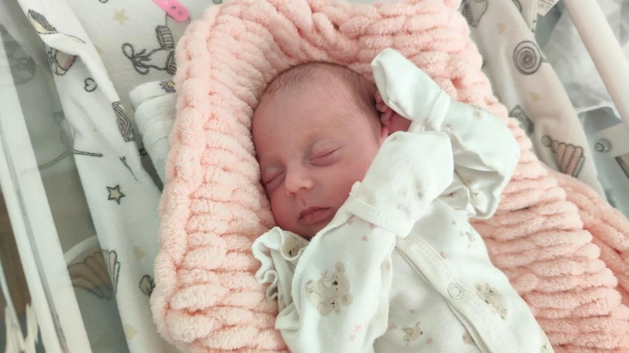 Малышку, которая родилась весом чуть более килограмма, выписали из Видновского перинатального центра