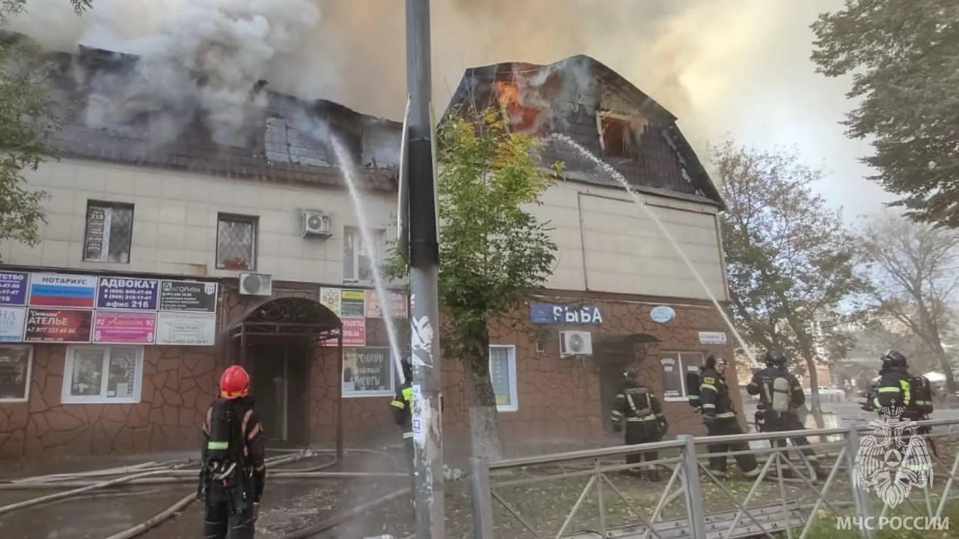 Площадь пожара в торгово-офисном здании в Щелково увеличилась до 1,2 тысячи «квадратов»