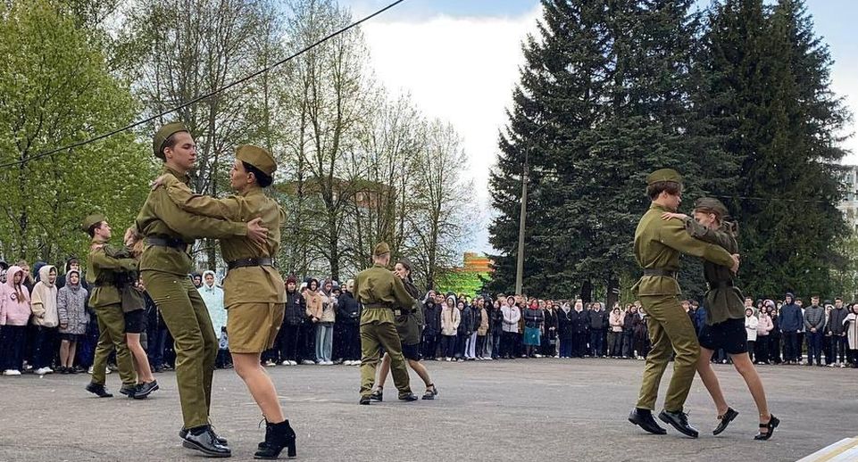 Школьники Солнечногорска приняли участие в акции «Вальс Победы»