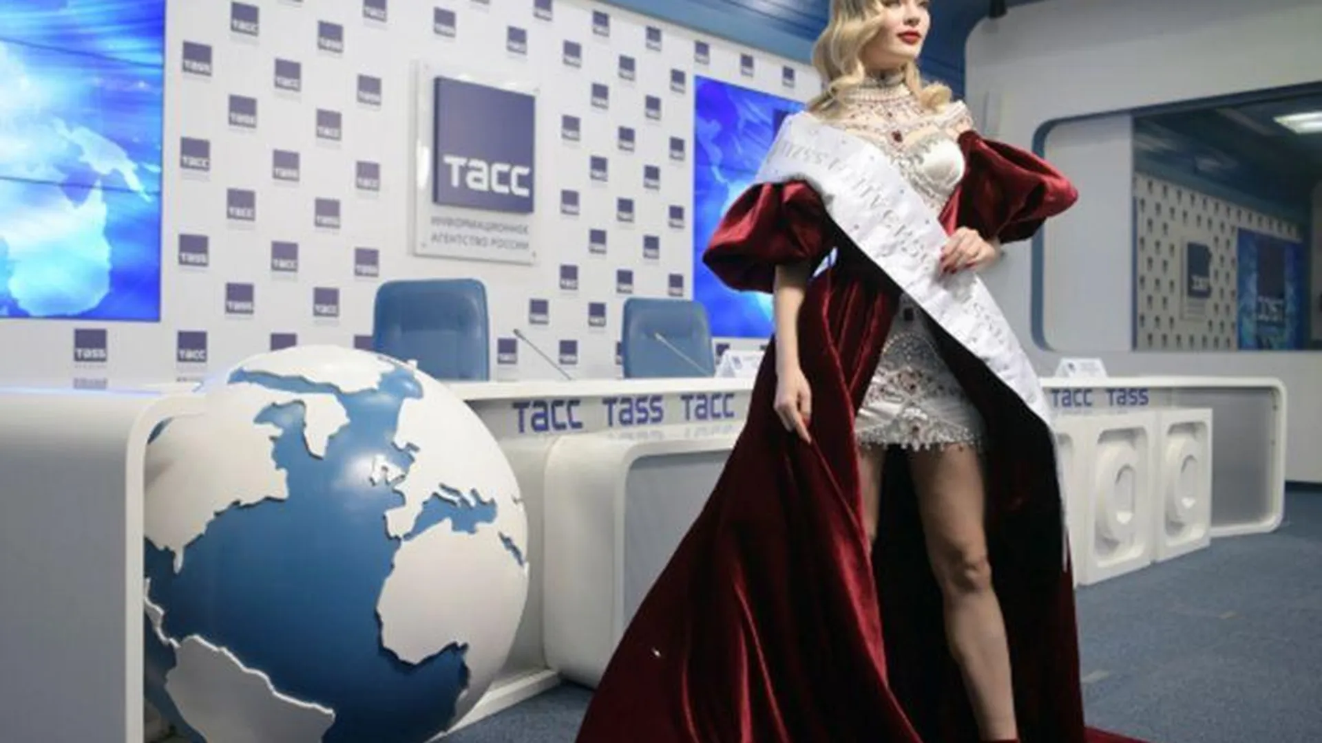 «У нас есть все шансы победить, если не будет политики» - дизайнер россиянки на «Мисс Вселенная» 