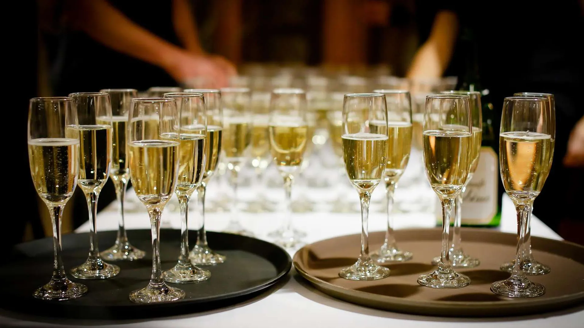 Цены на шампанское перед Новым годом выросли на 14%