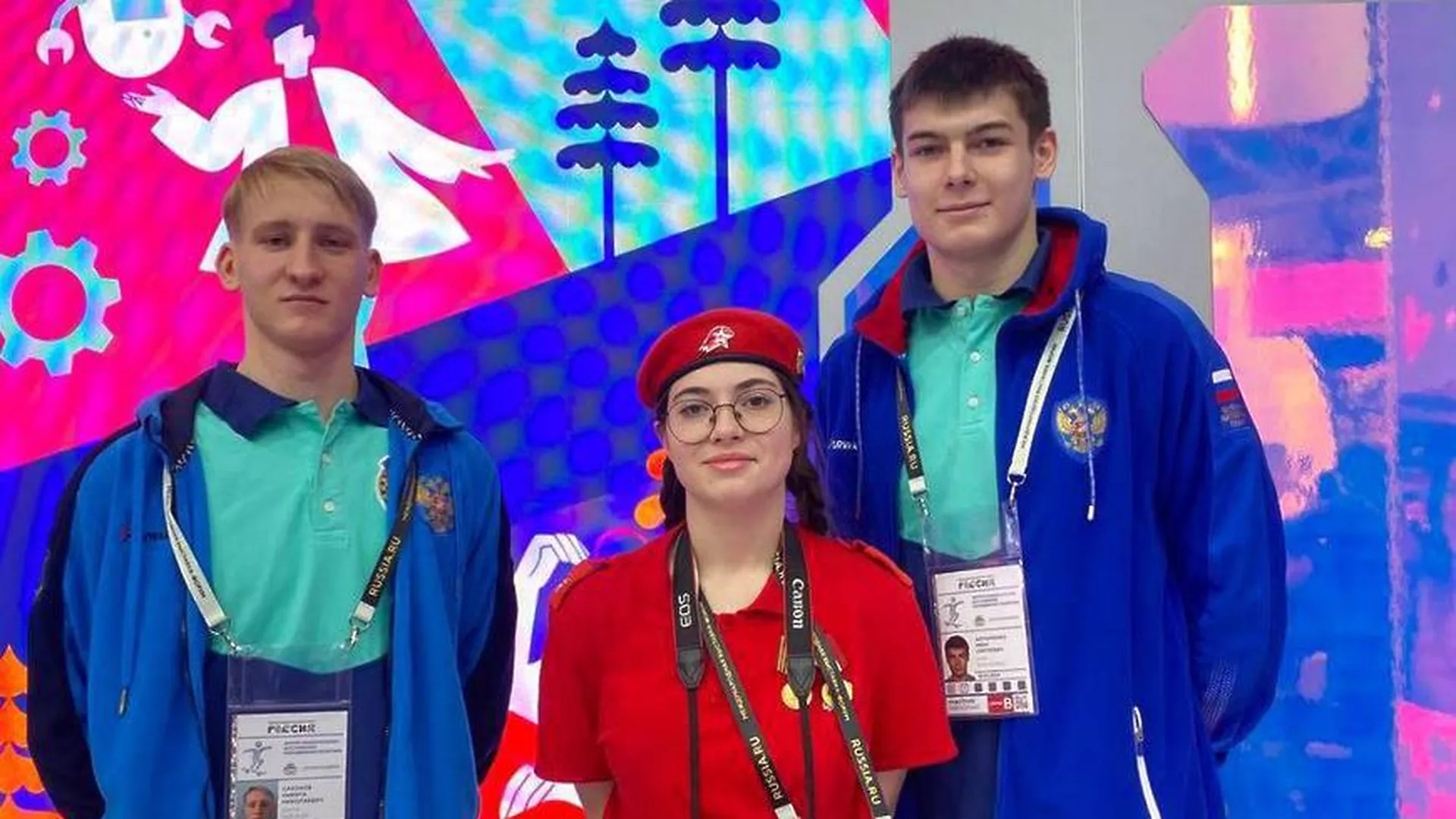 Команда Медиа-ю отряда «Молодая гвардия» из Мытищ посетила выставку-форум на ВДНХ