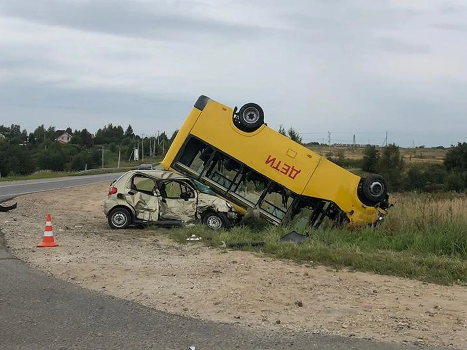 Школьный автобус попал в серьезную аварию под Клином