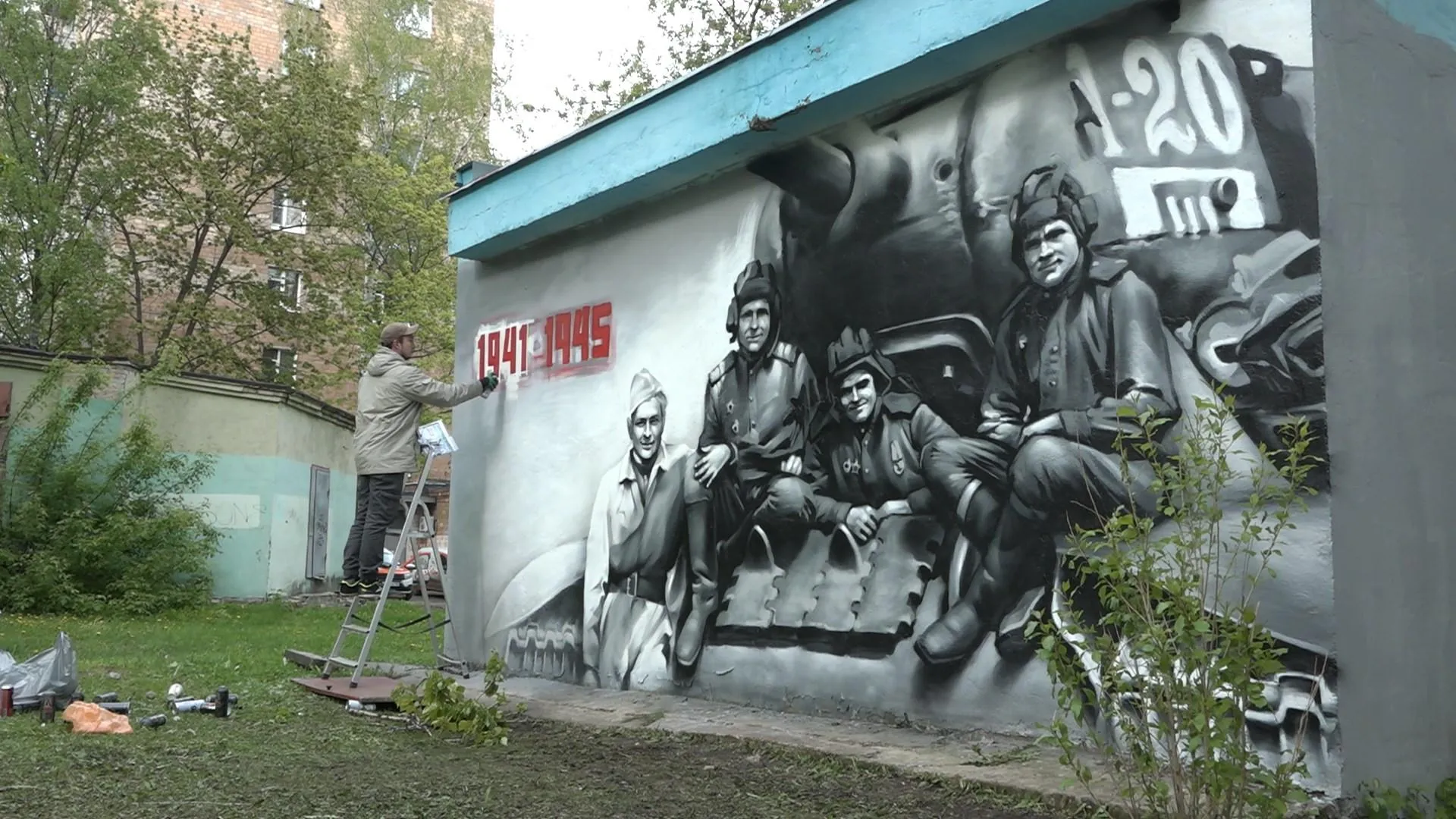 Художник из Балашихи нарисовал граффити ко Дню Победы