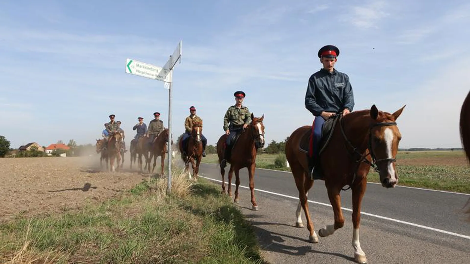 Житель Сергиево-Посадского района собирается добраться до Владивостока на конях
