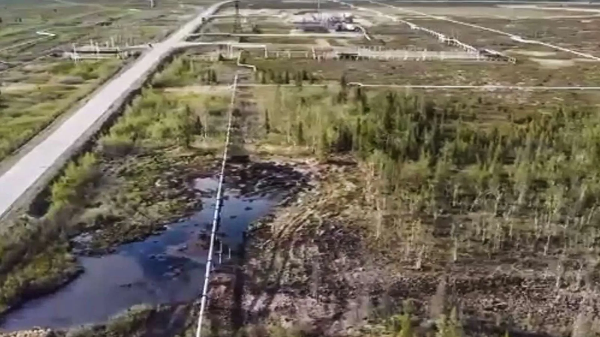 Место аварии на нефтепроводе в Коми сняли с воздуха