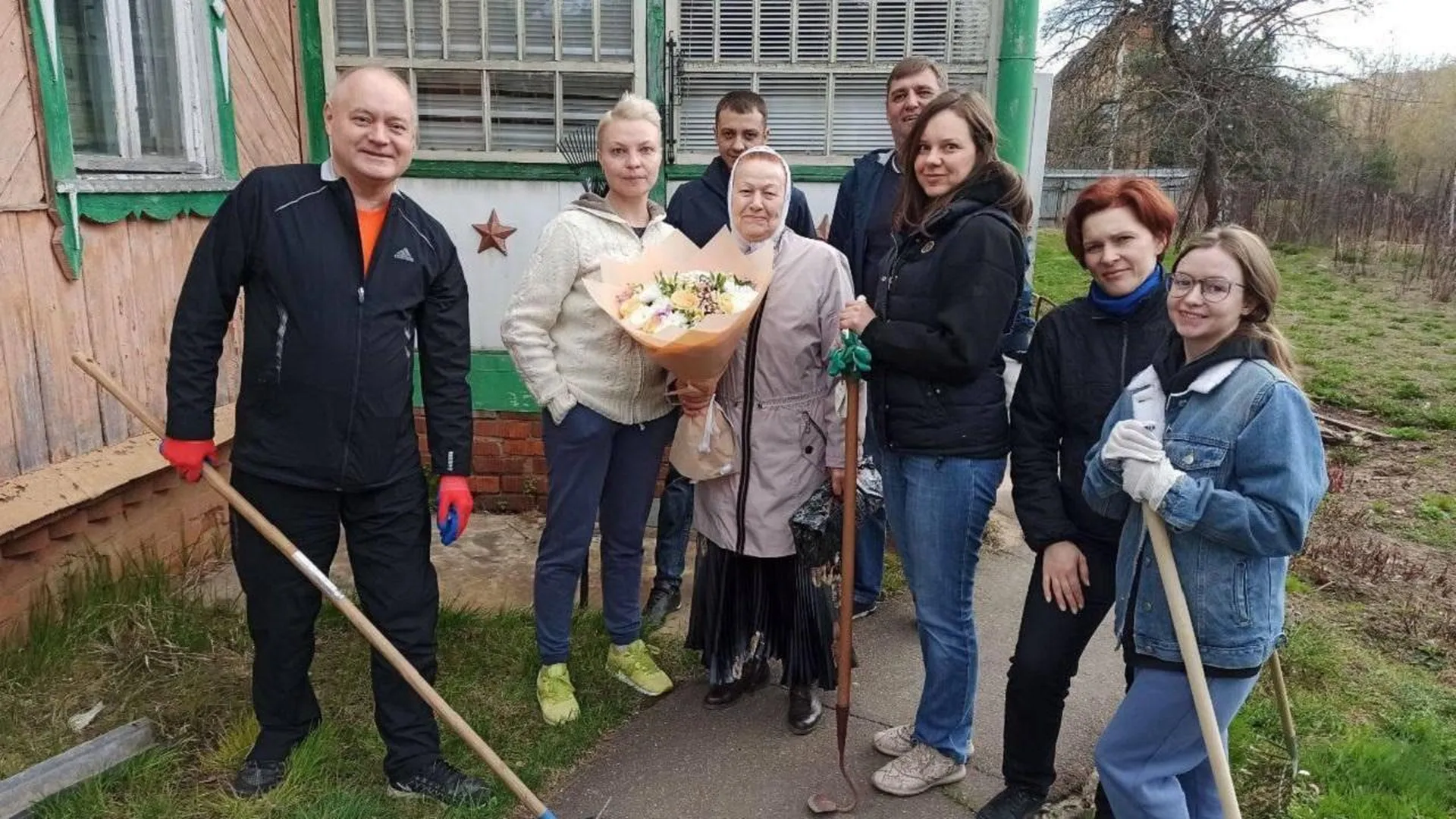 Свыше двухсот одиноких пенсионеров Подмосковья получили помощь в рамках Всероссийского субботника