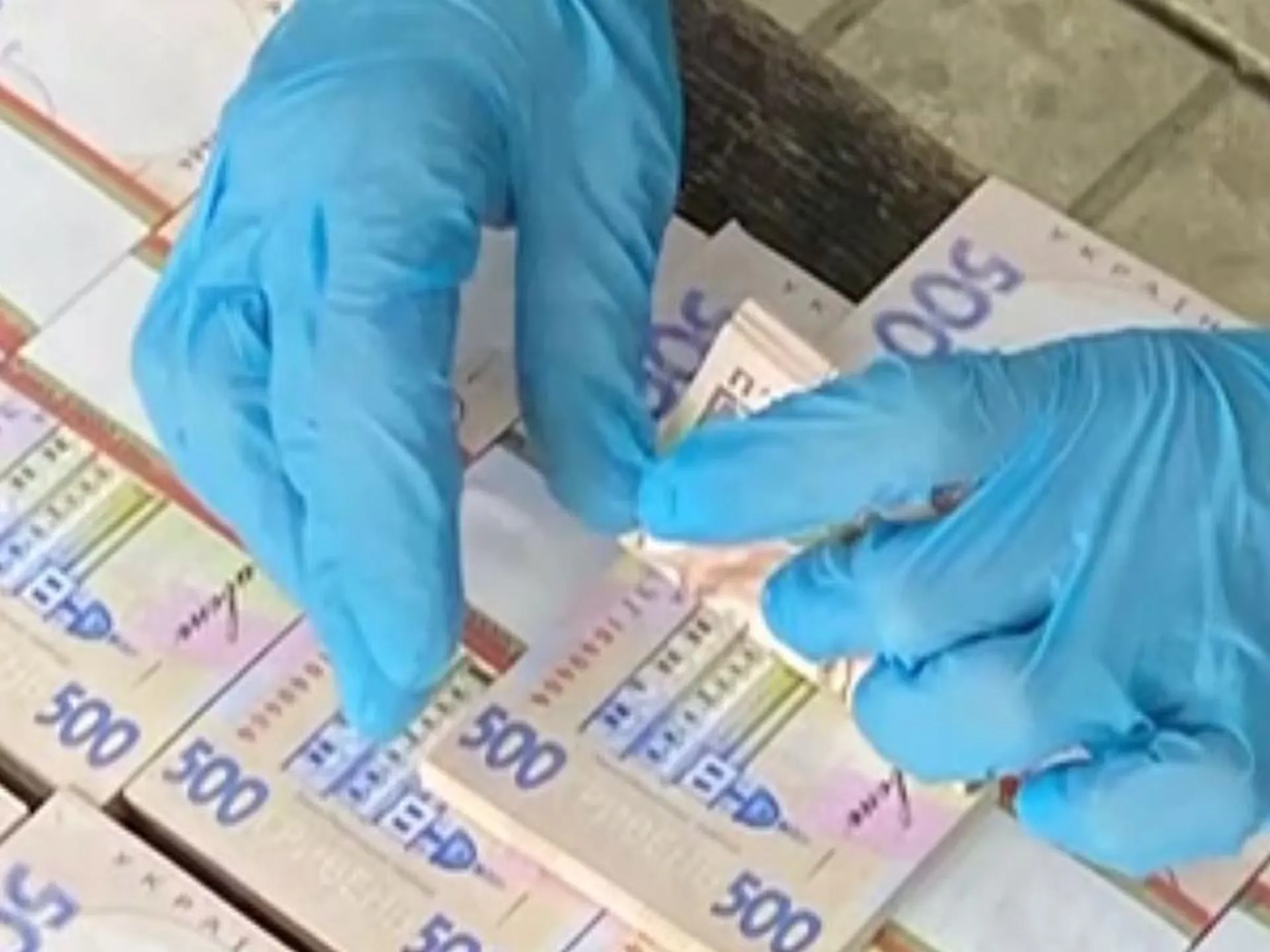 В Днепропетровске 19-летняя девушка пыталась продать ребенка за миллион гривен