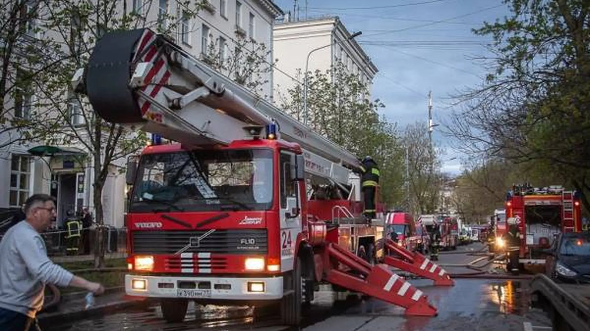Депздрав Москвы подтвердил гибель 2 человек после пожара в гостинице «Вечный зов»