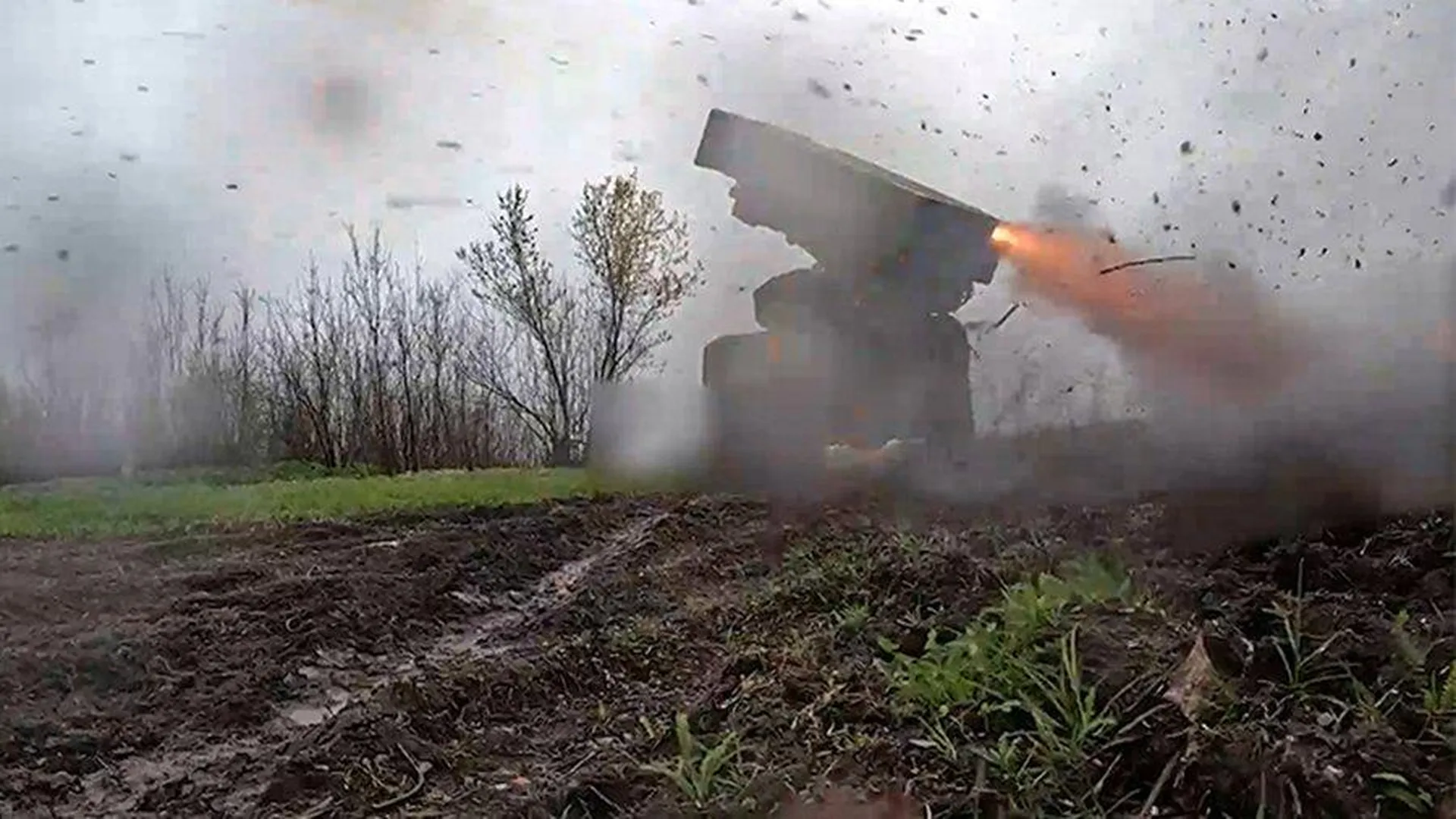 Украинские боевики выпустили по Донецку сразу 20 ракет из РСЗО, что чудом не угодили в храм с пасхальной службой