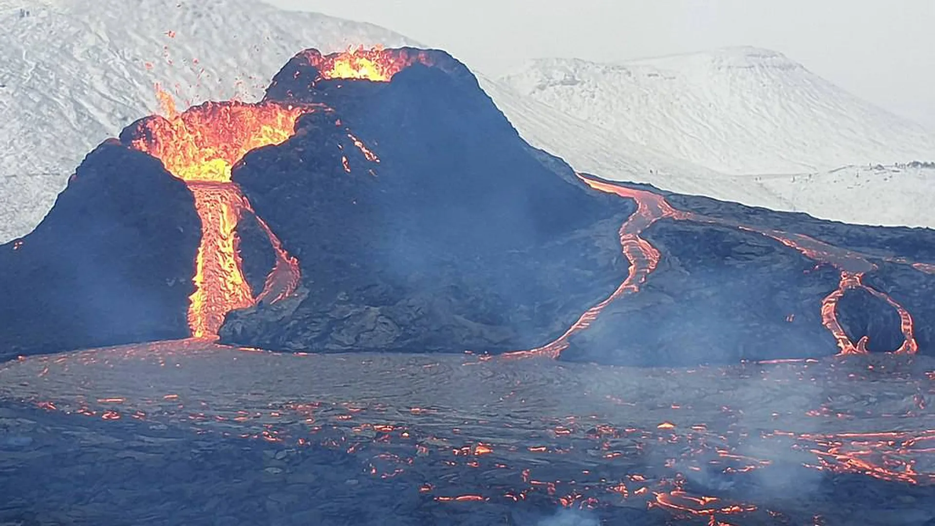 Семья из Исландии выставила на продажу проснувшийся вулкан