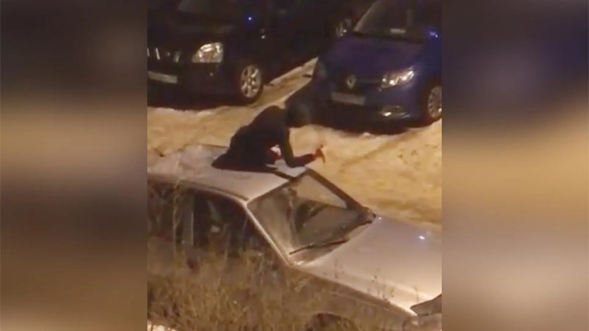 Пьяный житель Дедовска с ножом в руках испортил несколько иномарок