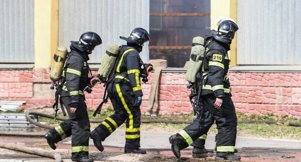 Источник 360.ru: на станции Перово в ВАО Москвы загорелись шпалы и трубы