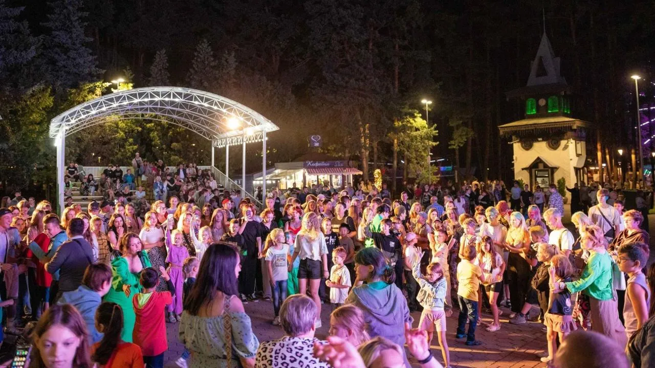 Сорок пять тысяч человек посетили «Ночь в парке» в Подмосковье