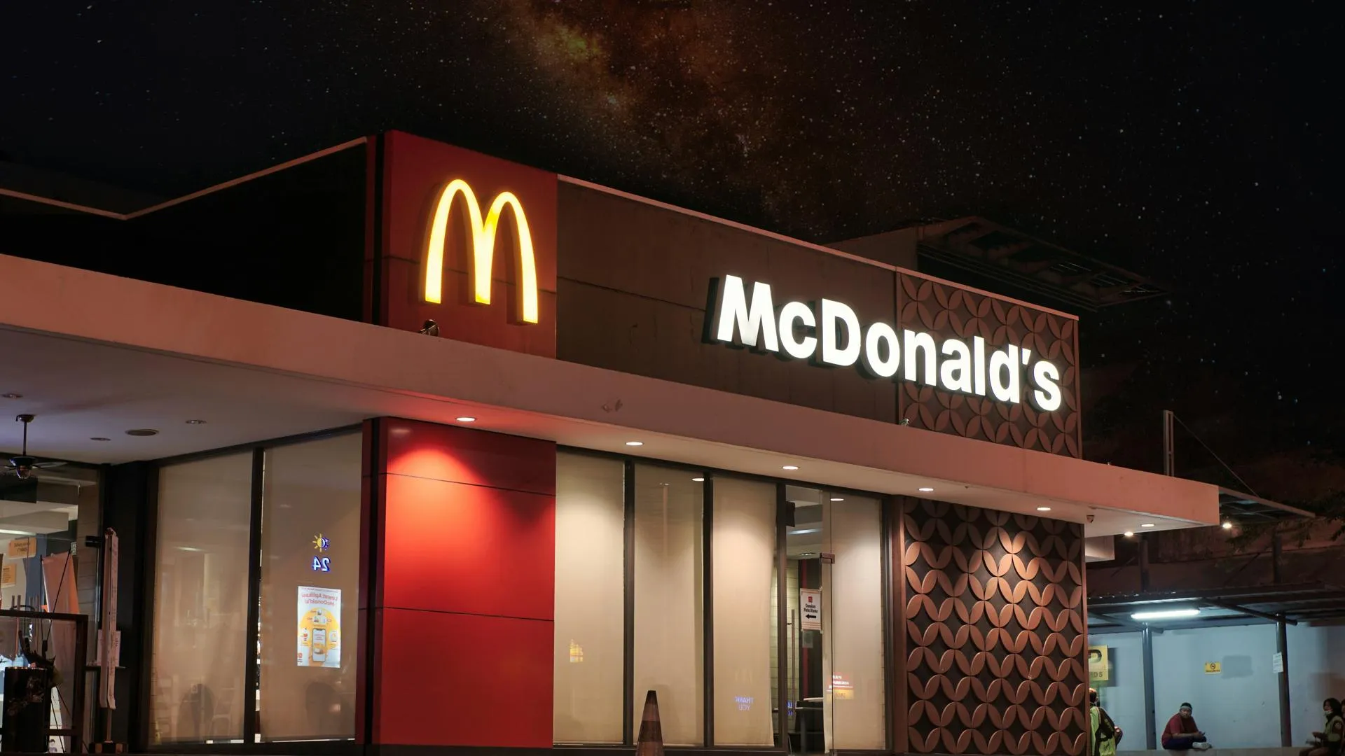 NBC: McDonald's готовит дешевое комбо из-за низких доходов американцев