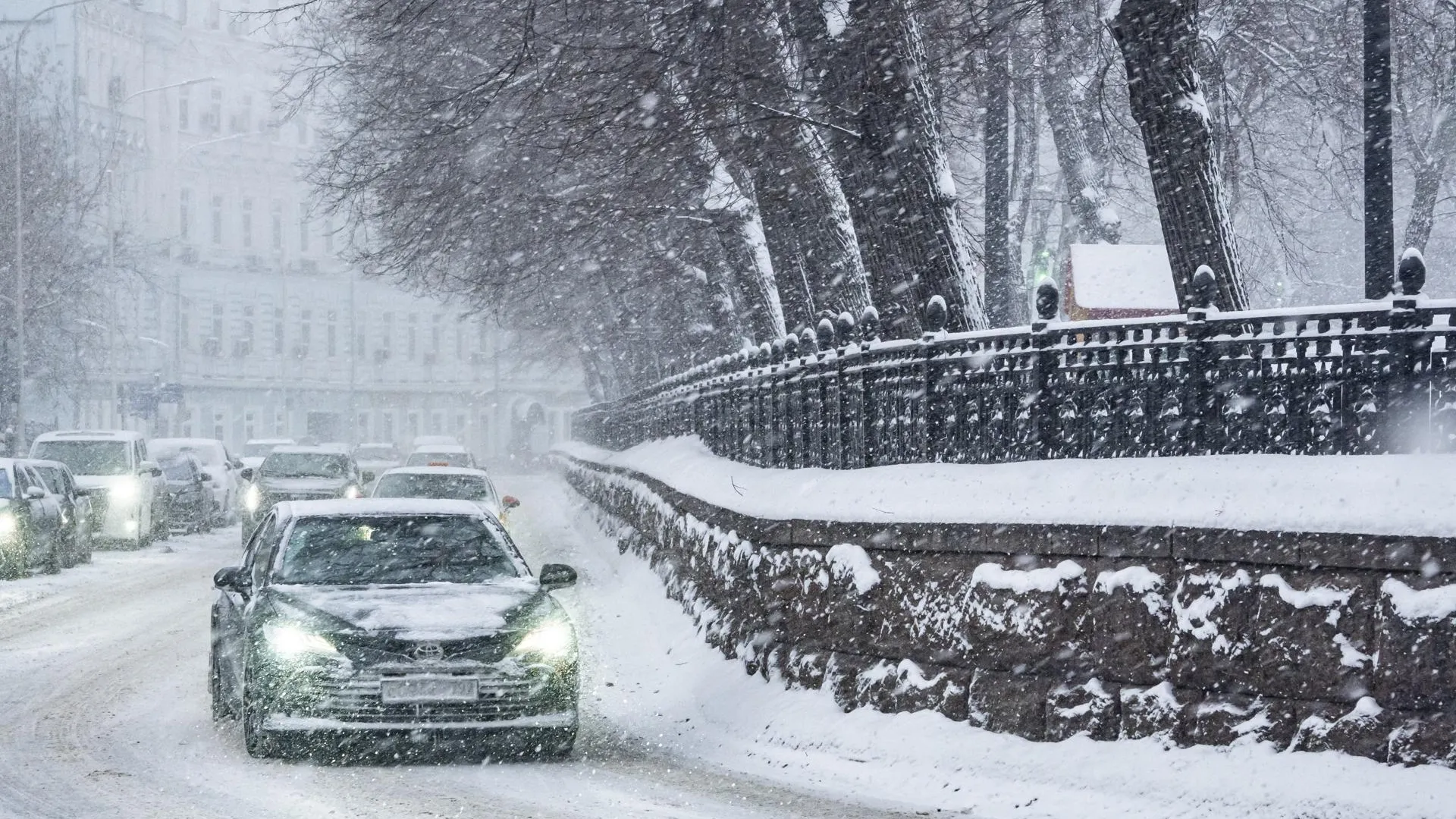 Желтый уровень погодной опасности объявили в Москве на выходных