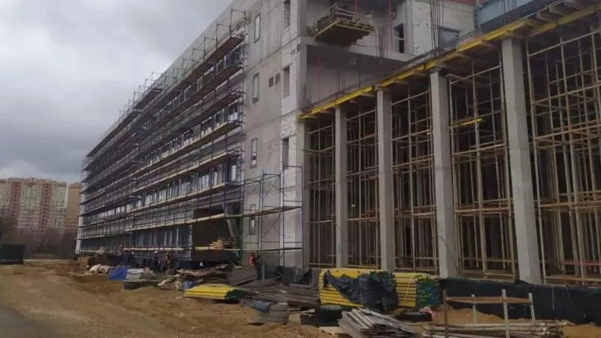 Более половины работ по строительству новой школы уже выполнено в подмосковной Балашихе