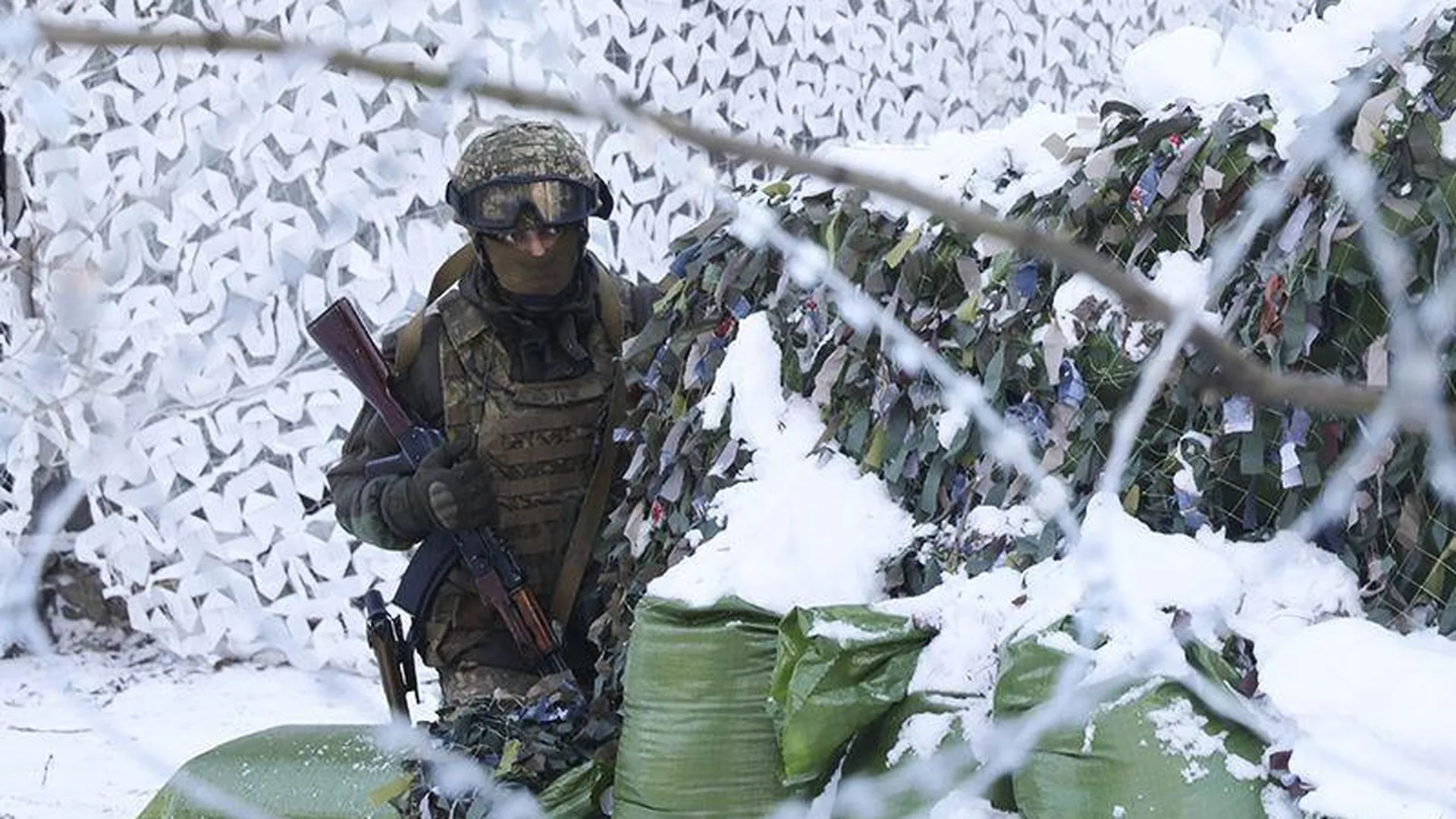 Политолог рассказал, почему украинские военные мерзнут в окопах