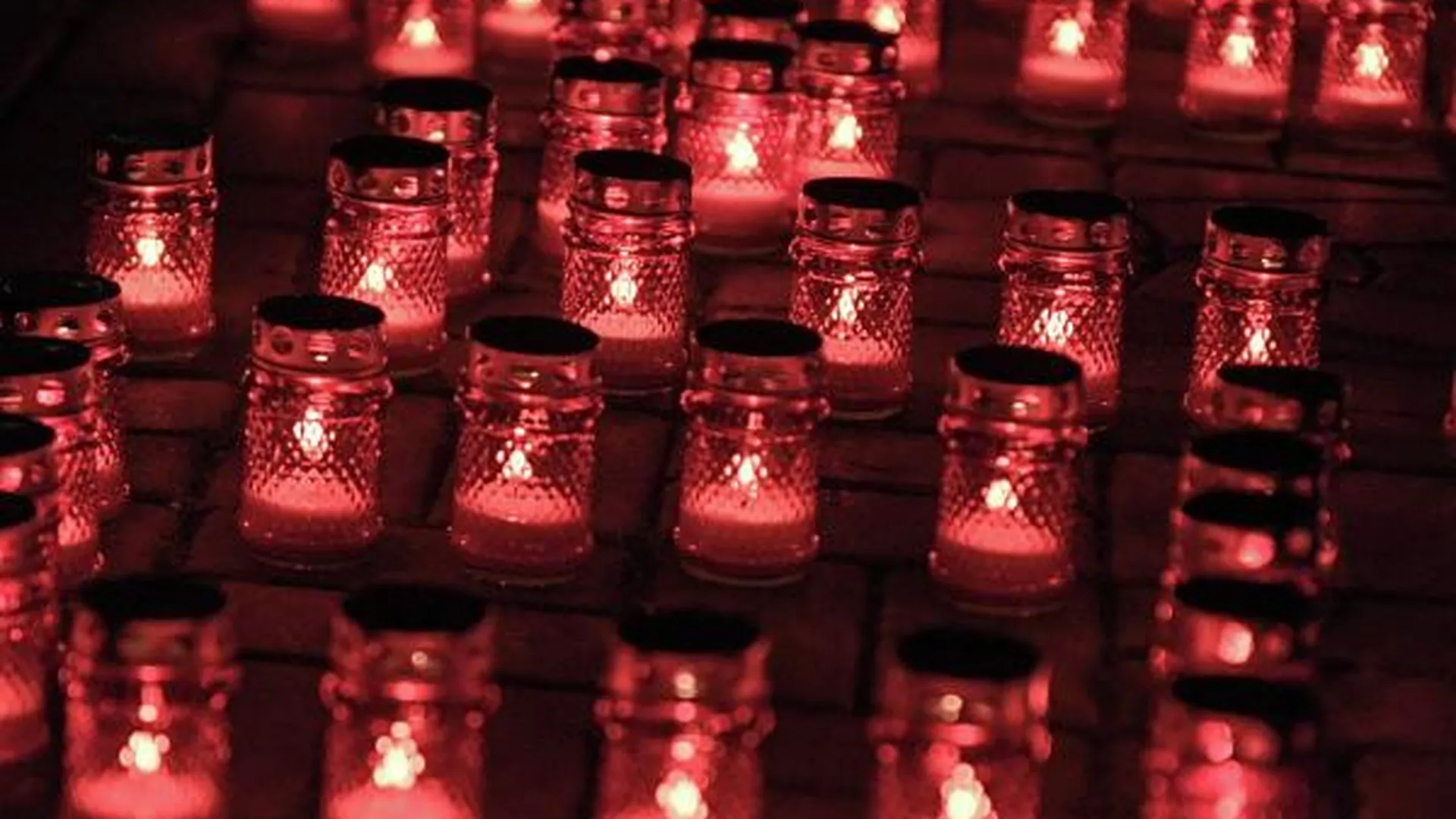 В Рязани жители зажгли семь тысяч свечей в знак вечной памяти и скорби