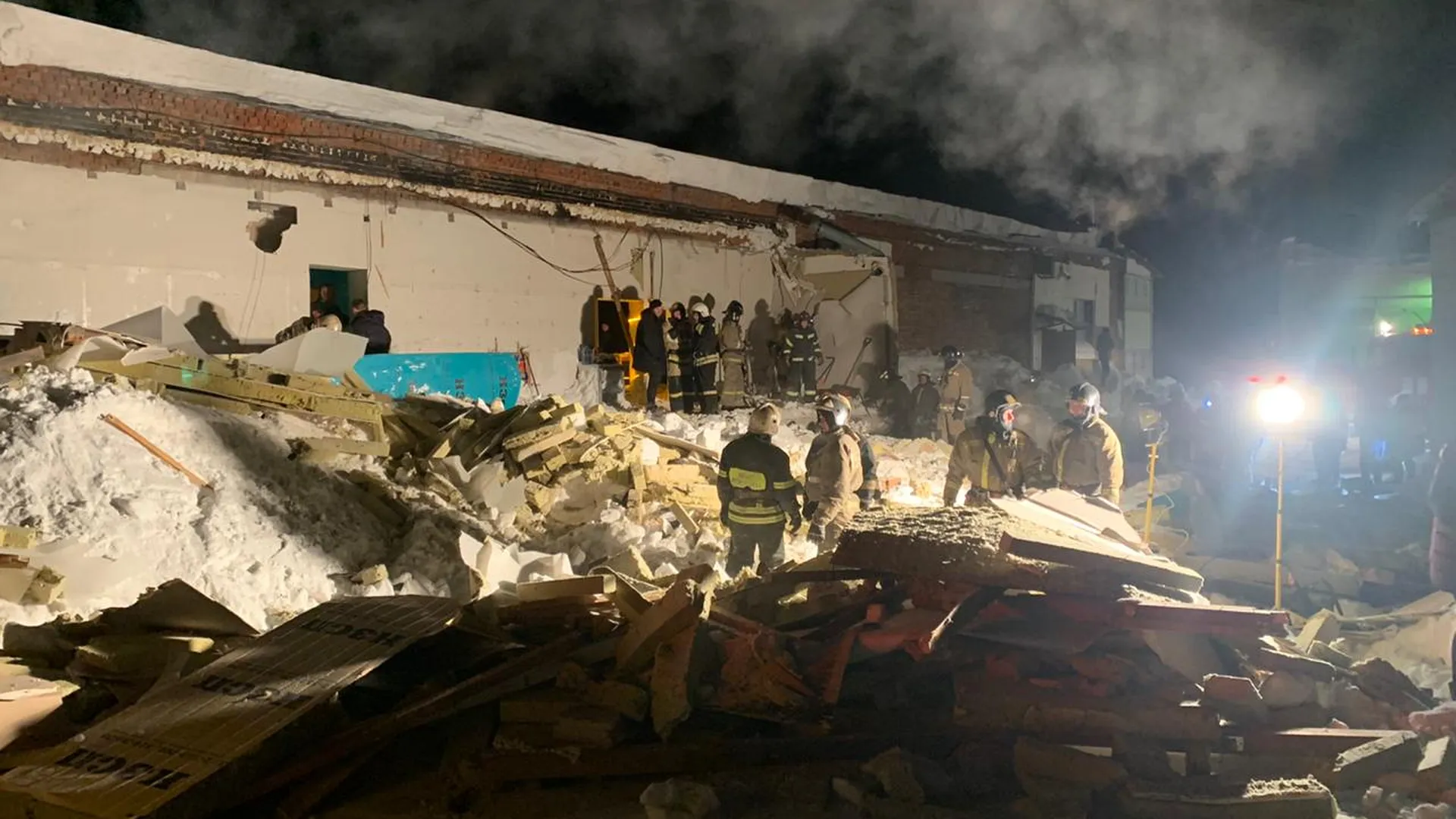 При обрушении крыши в кафе Новосибирска погиб человек