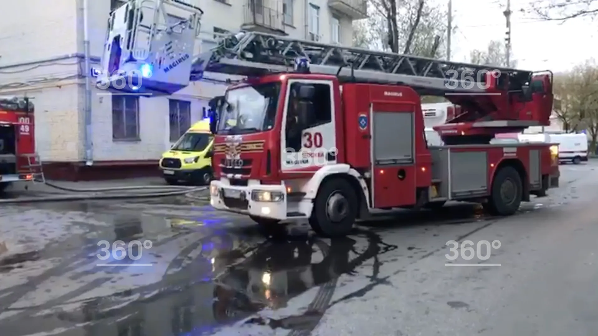 Гостиница загорелась на юго-востоке Москвы
