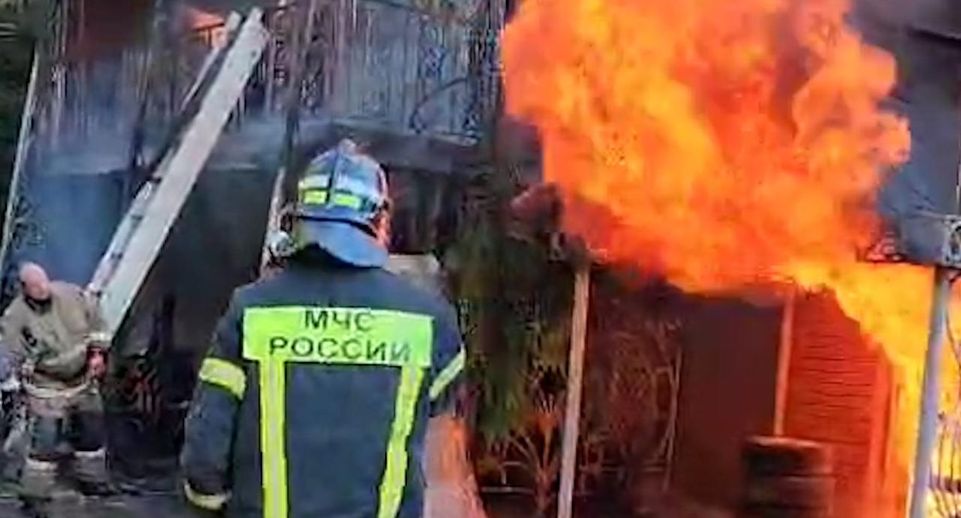 Появилось видео пожара в хостеле в подмосковном СНТ