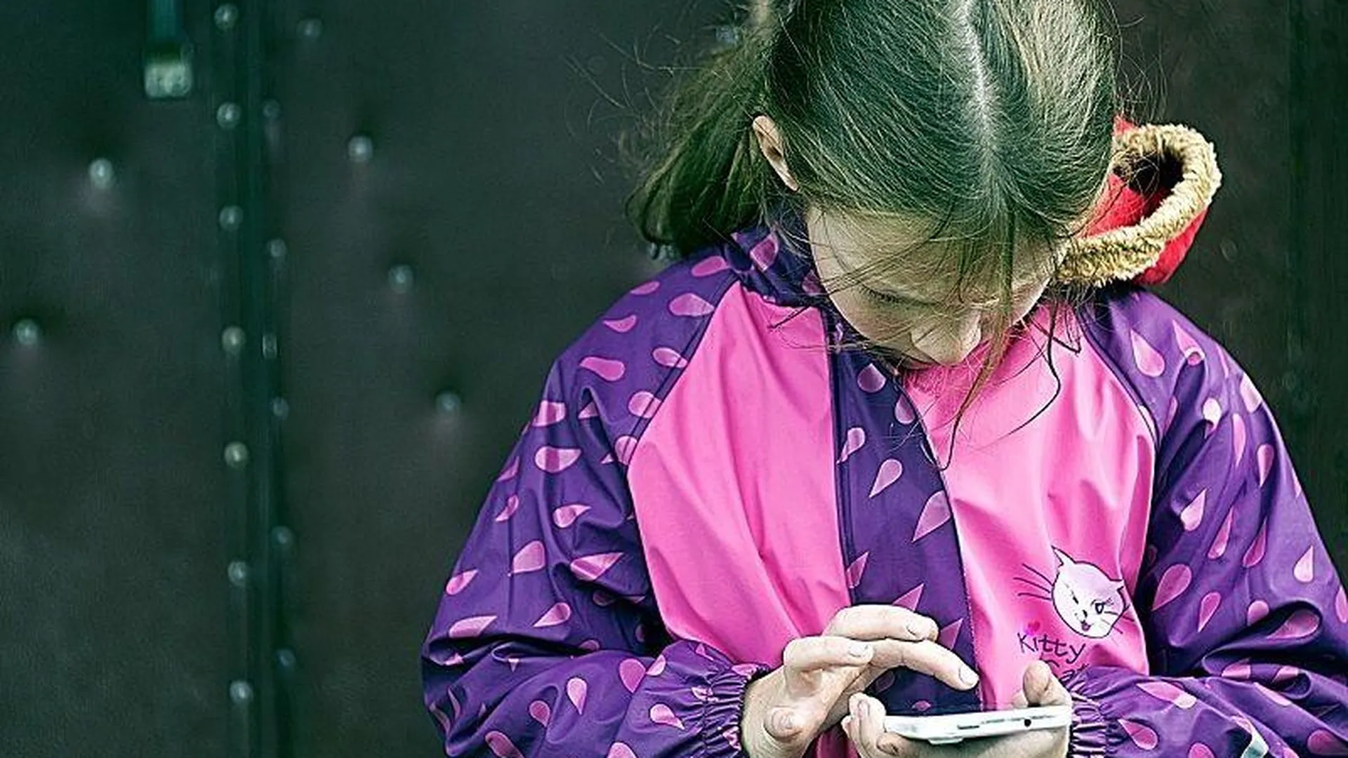 Карманницы стащили мобильник у 10-летней девочки в магазине Балашихи