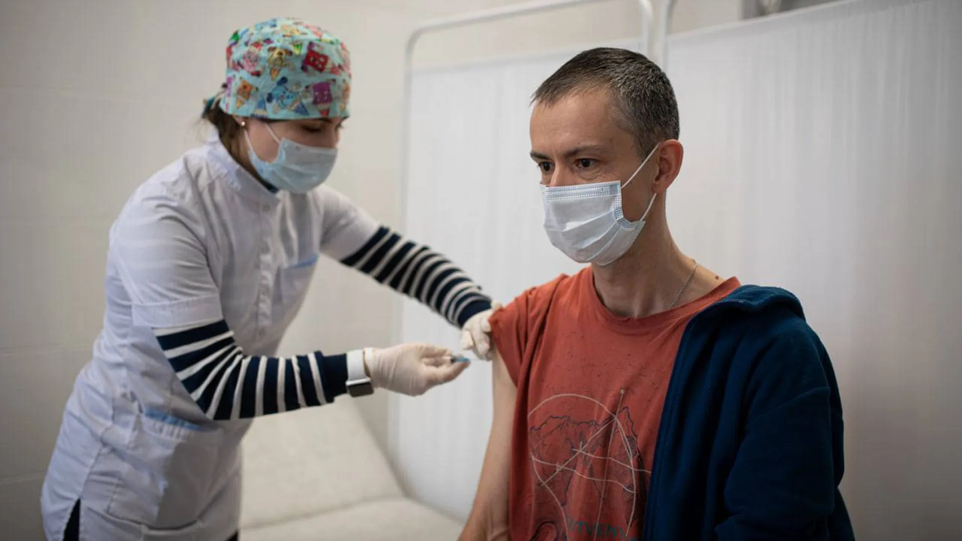 Более 720 тысяч жителей Подмосковья прошли повторную вакцинацию от COVID-19