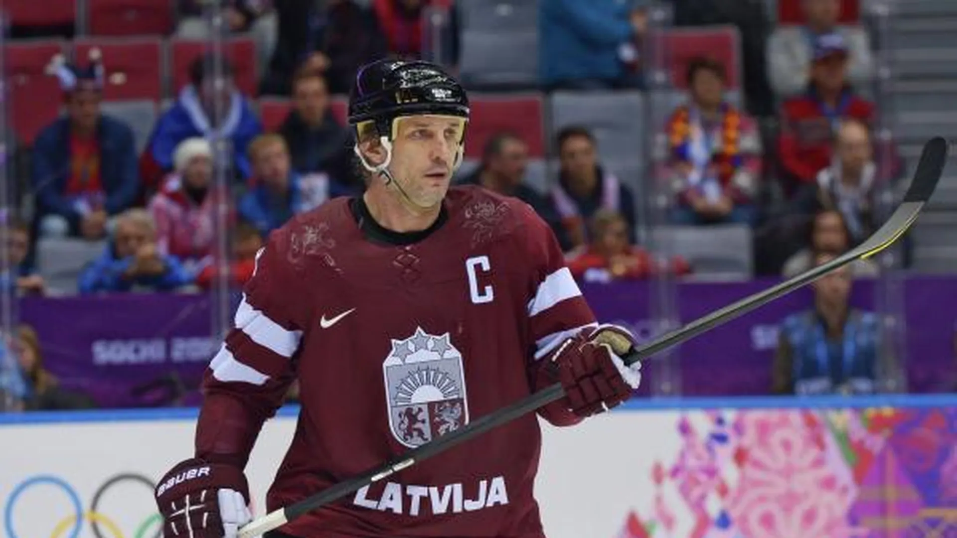 Сандис Озолиньш (Латвия) в четвертьфинальном матче между сборными командами Канады и Латвии в соревнованиях по хоккею среди мужчин на XXII зимних Олимпийских играх в Сочи, февраль 2014 года