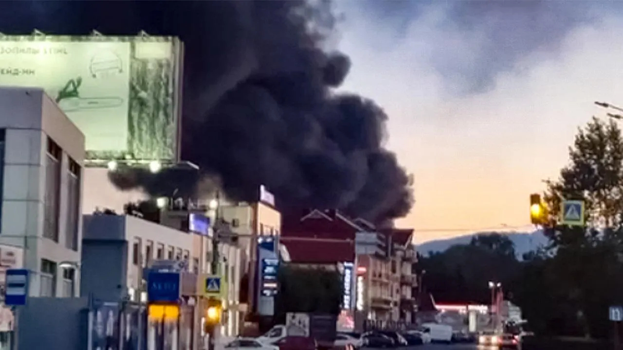 «Задымление было»: очевидцы рассказали о взрыве на нефтебазе в Сочи